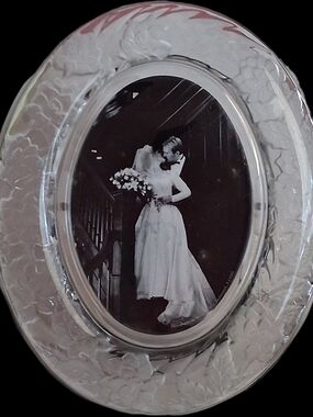 Vintage Crystal Clear Signatures Chrysanthemum Photo Frame